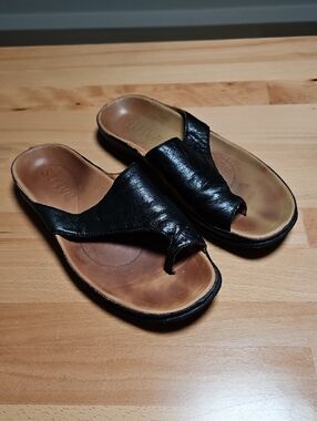 Strive Capri Sandals 8.5/9